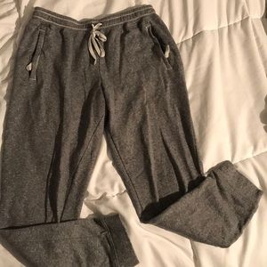 gray jogger/sweatpants
